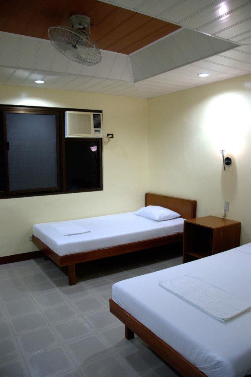 Club Manila East Real Hotel Infanta Exterior photo