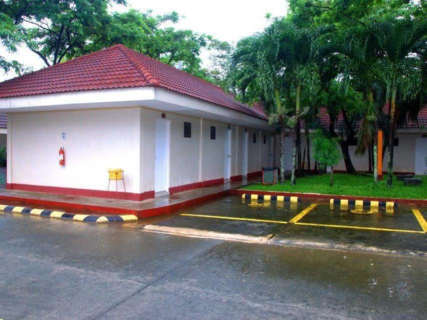 Club Manila East Real Hotel Infanta Exterior photo